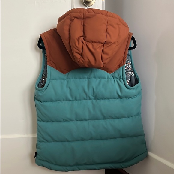 Patagonia Teal and Orange Puffer Vest size medium - Picture 2 of 4